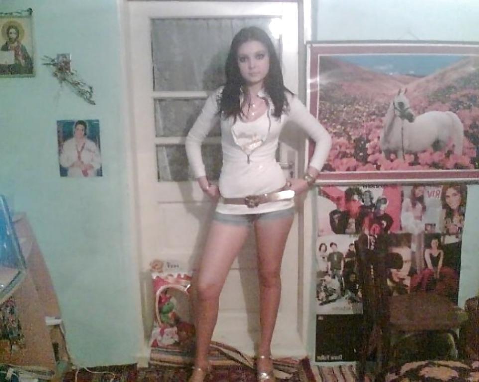 25P Many Arab Teens and Mature  nude and non nude 