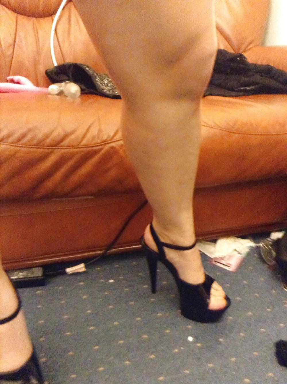 25P Oiled legs with heels