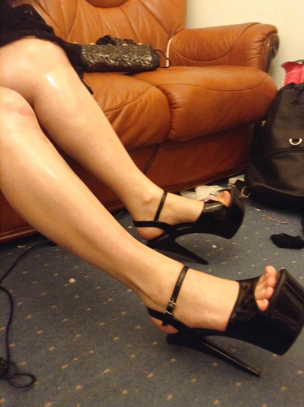 25P Oiled legs with heels