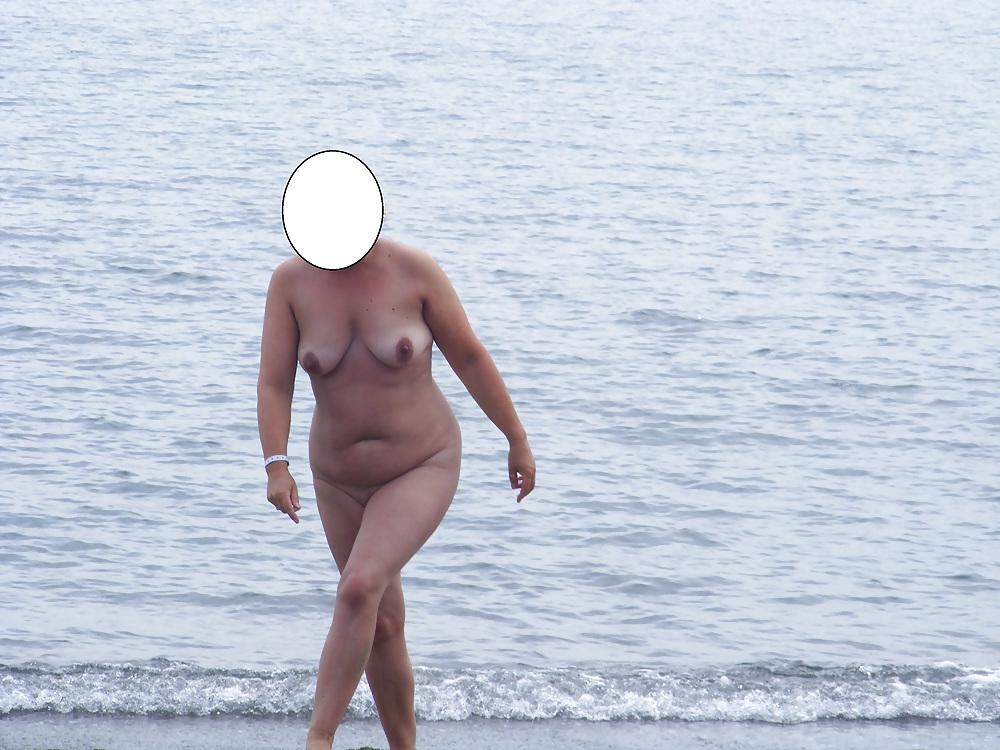 8P Dogging on the beach