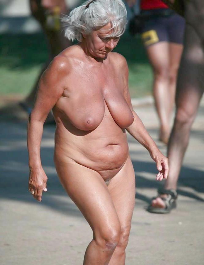 20P Naked beach 118.