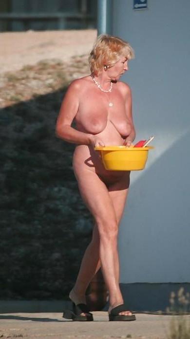 20P Naked beach 118.