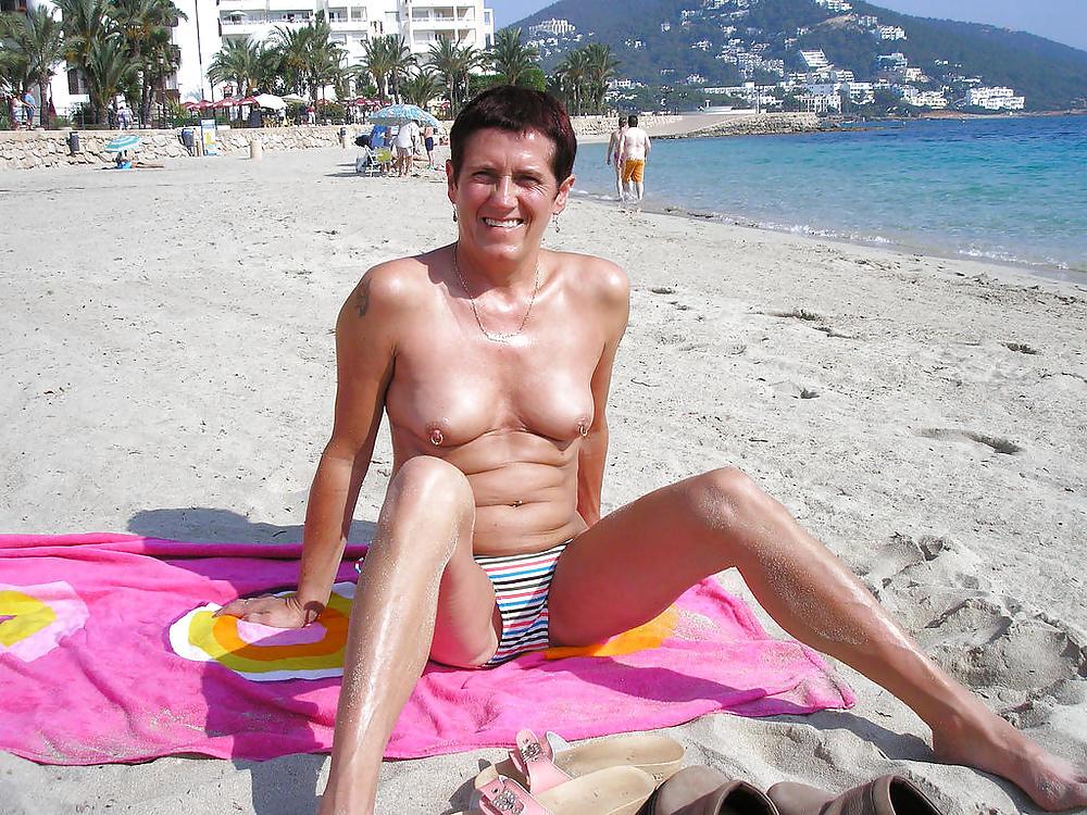 20P Naked beach 116.