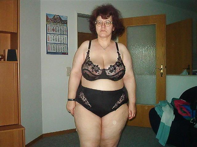 16P Beautiful Older Woman!!!