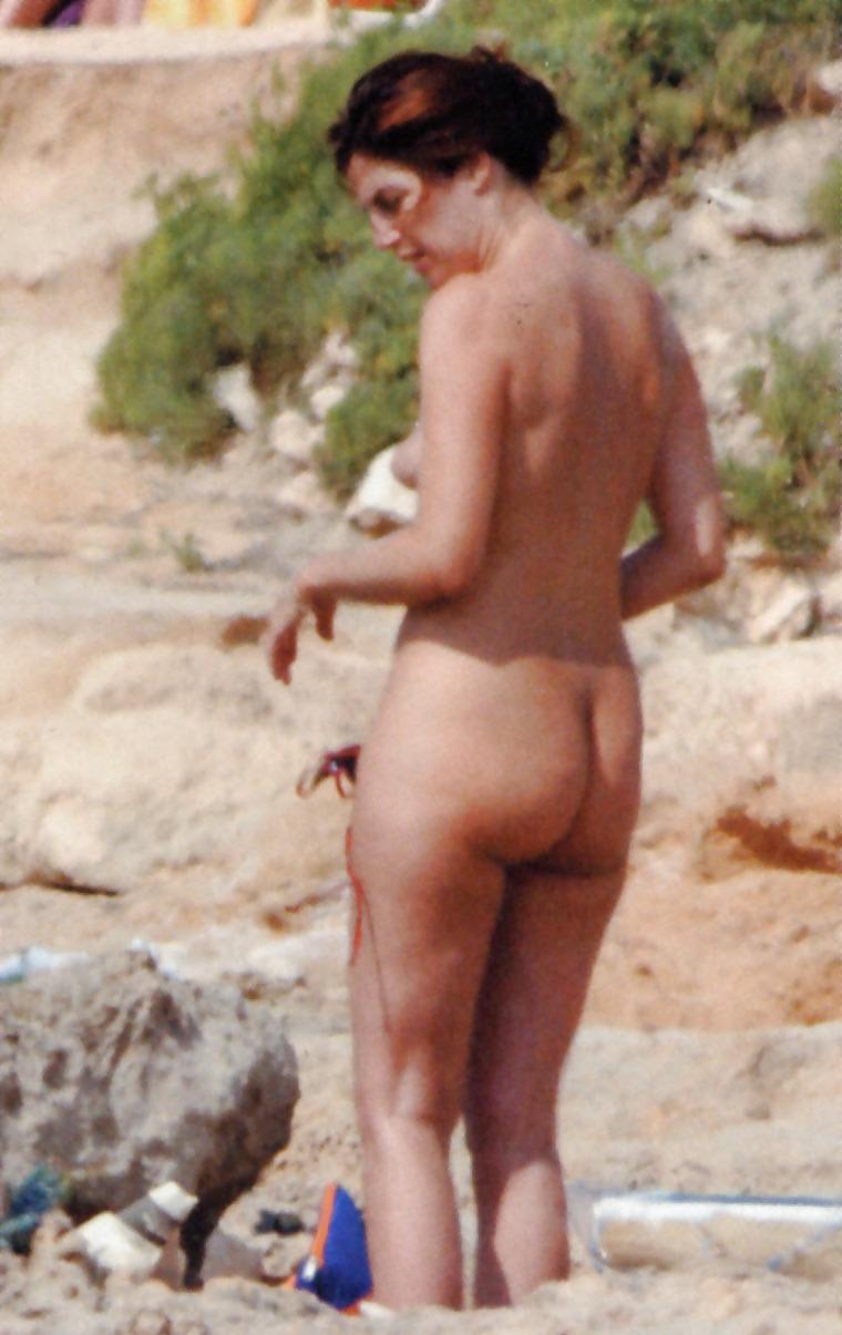 8P Sveva Sagramola (italian journalist) naked on the beach 