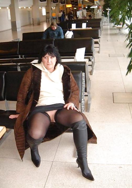 25P Mature Upskirt