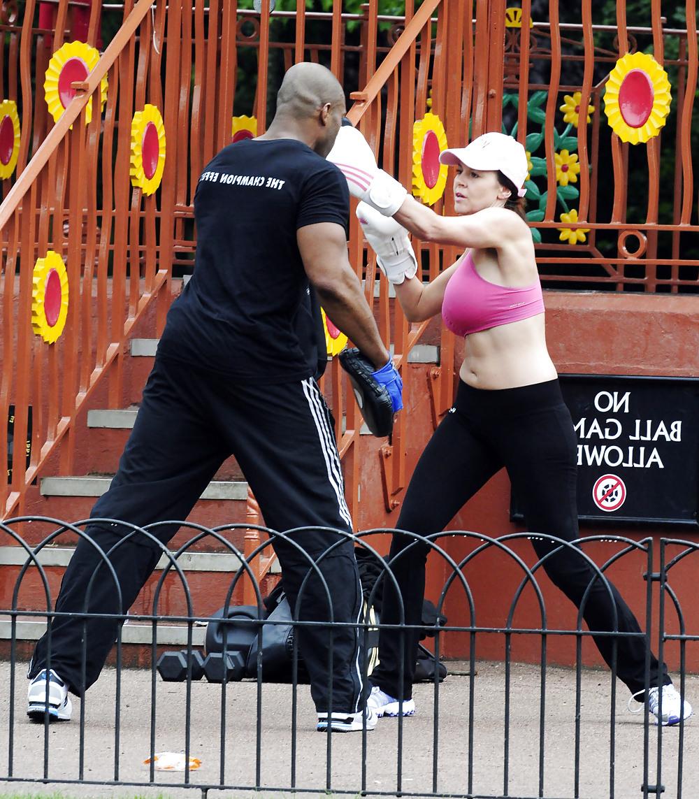 25P Imogen Thomas public workout in London