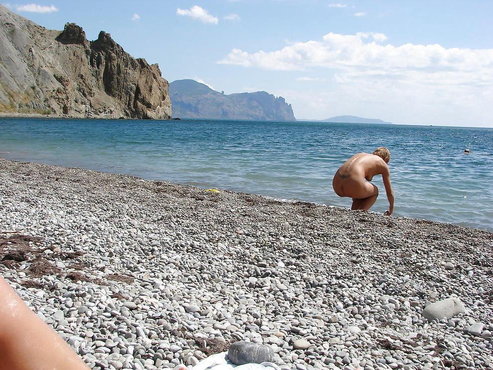 25P Naked Beach Fun