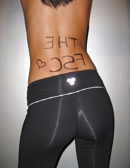 25P Very tight pants