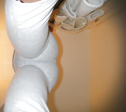 25P Very tight pants