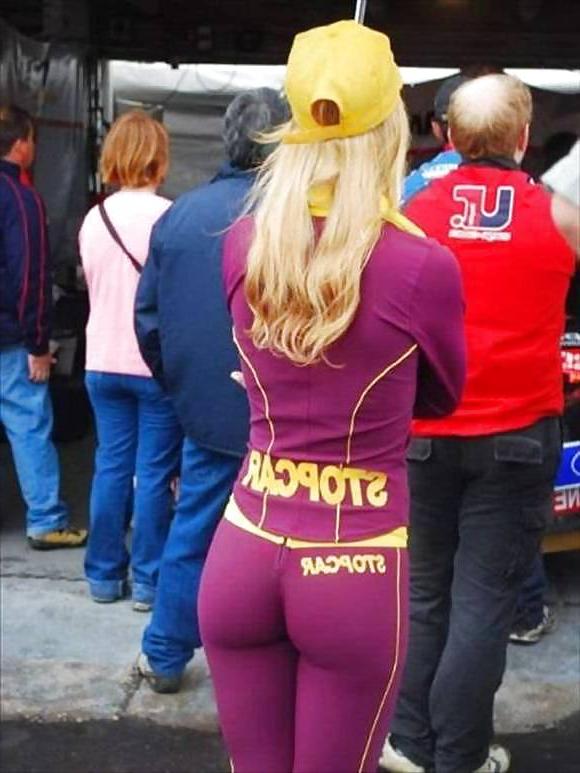 25P Very tight pants