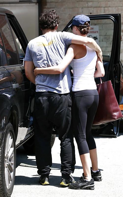 5P Miranda Kerr in leggings leaving a gym in Los Angeles