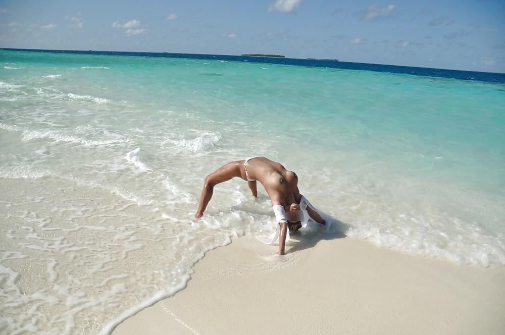 13P I am on the beach