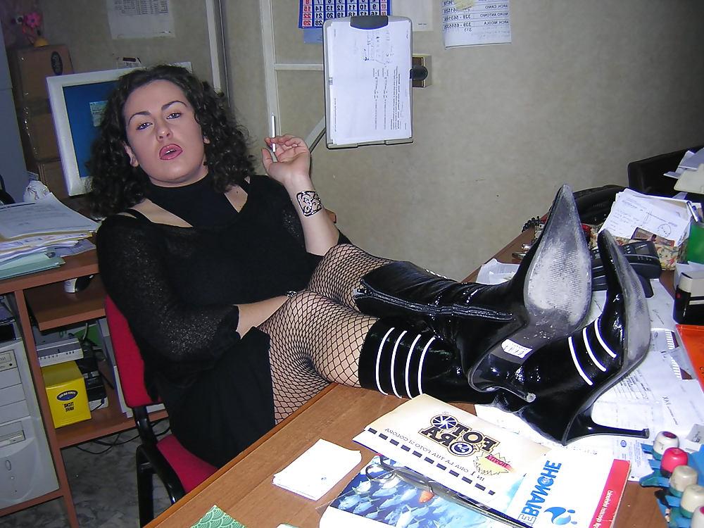 25P Busty Italian MILF