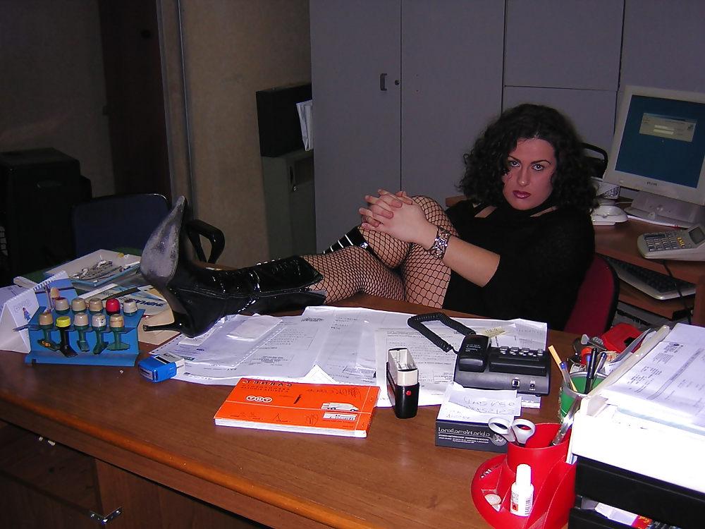 25P Busty Italian MILF