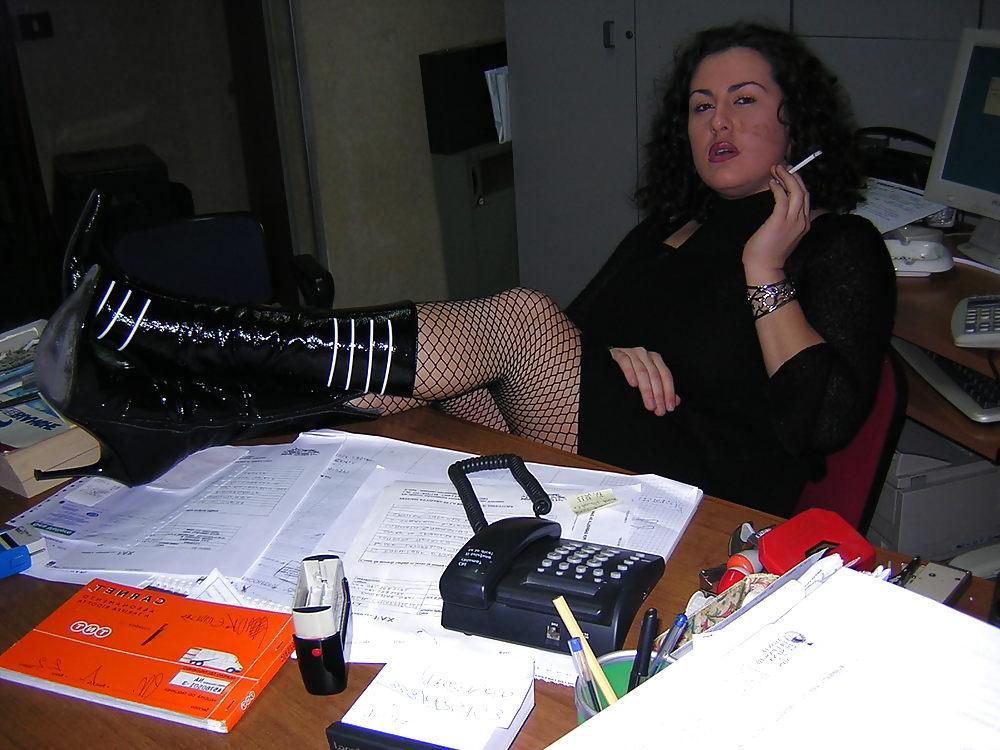 25P Busty Italian MILF