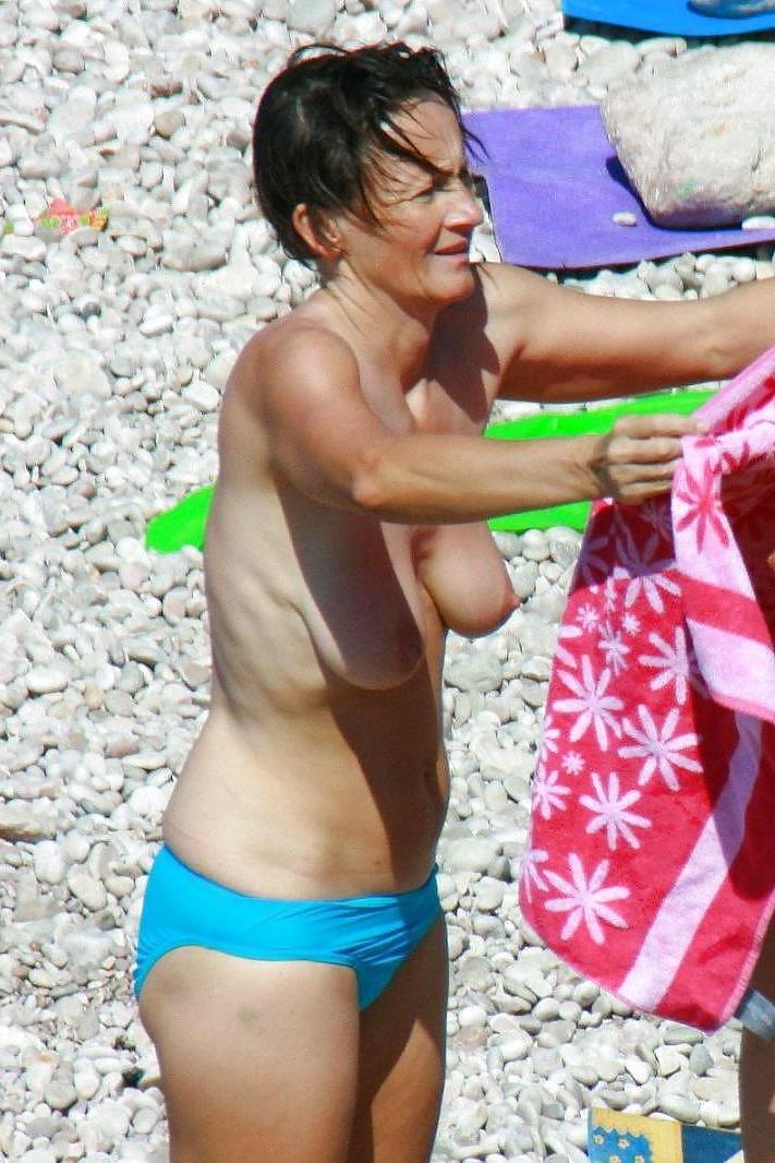 25P Beach MILF