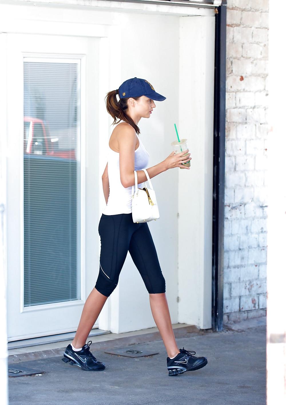 24P Miranda Kerr in tights leaving a gym in Hollywood