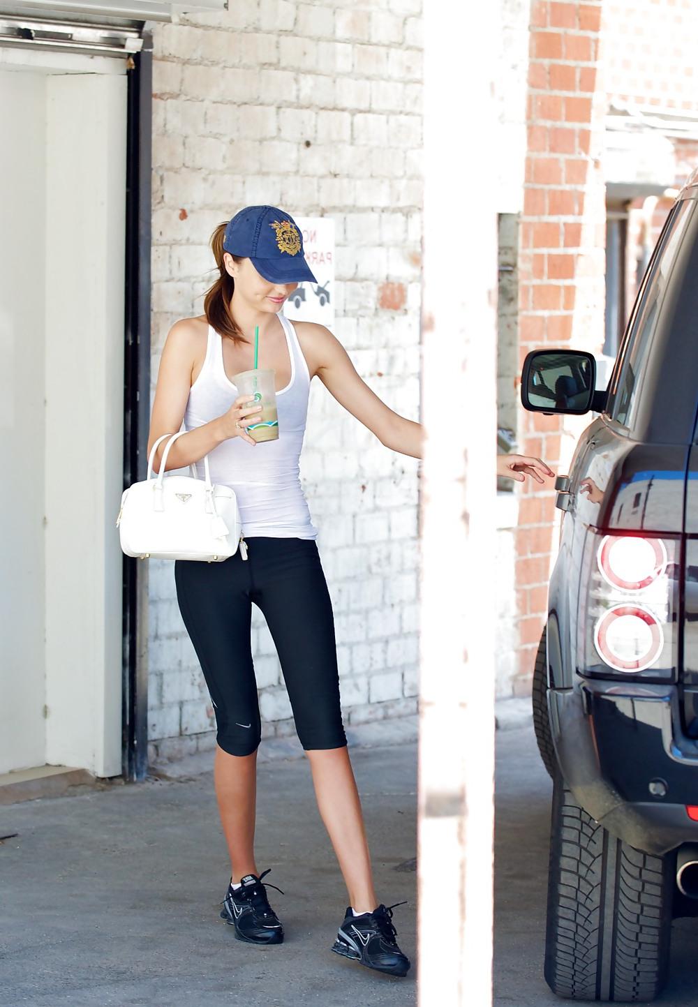 24P Miranda Kerr in tights leaving a gym in Hollywood