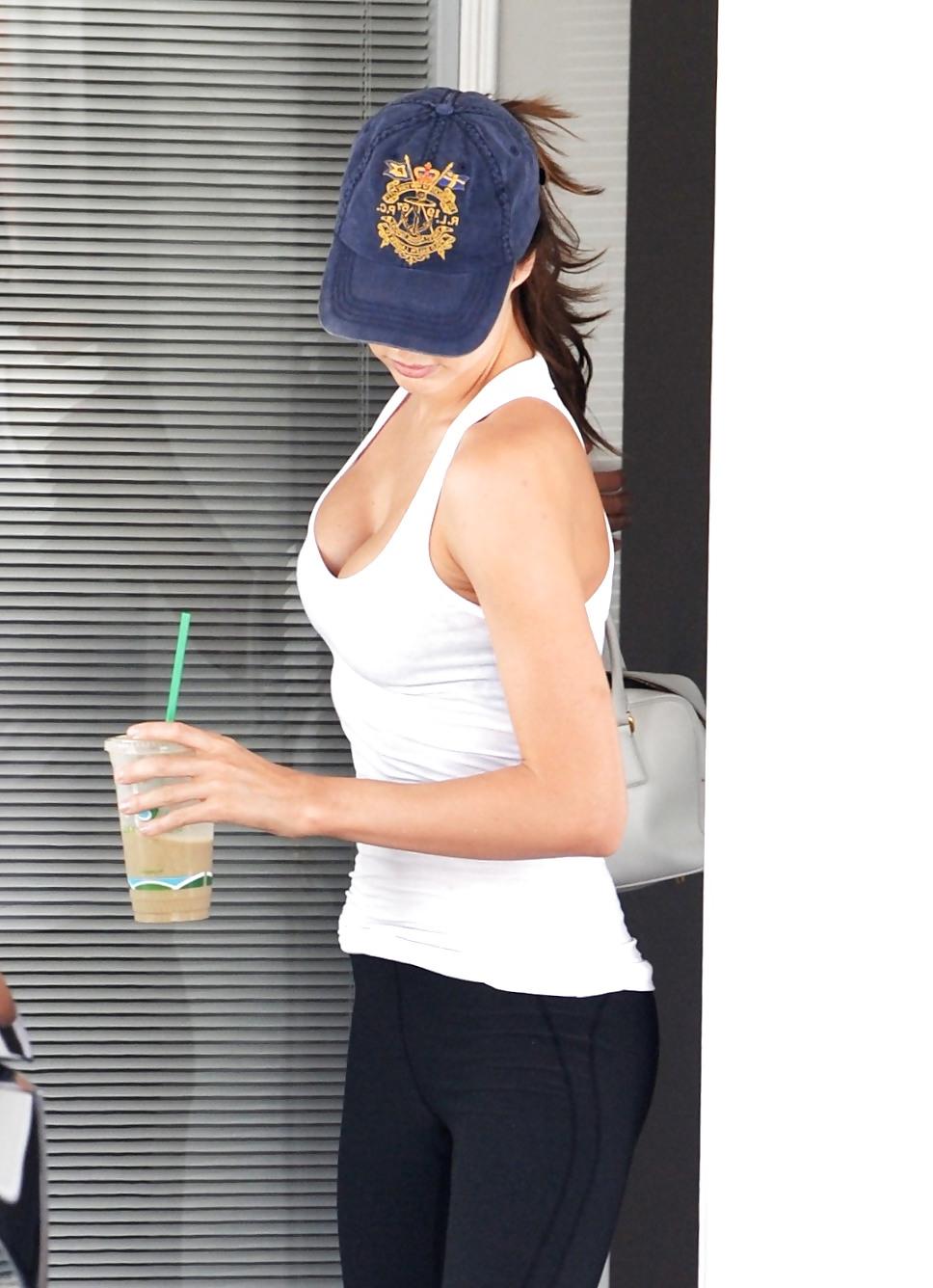 24P Miranda Kerr in tights leaving a gym in Hollywood