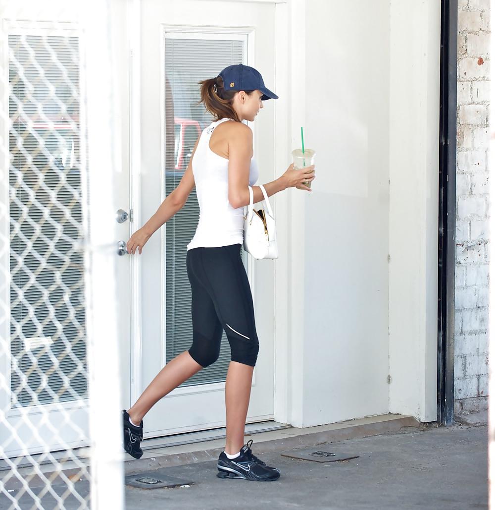 24P Miranda Kerr in tights leaving a gym in Hollywood