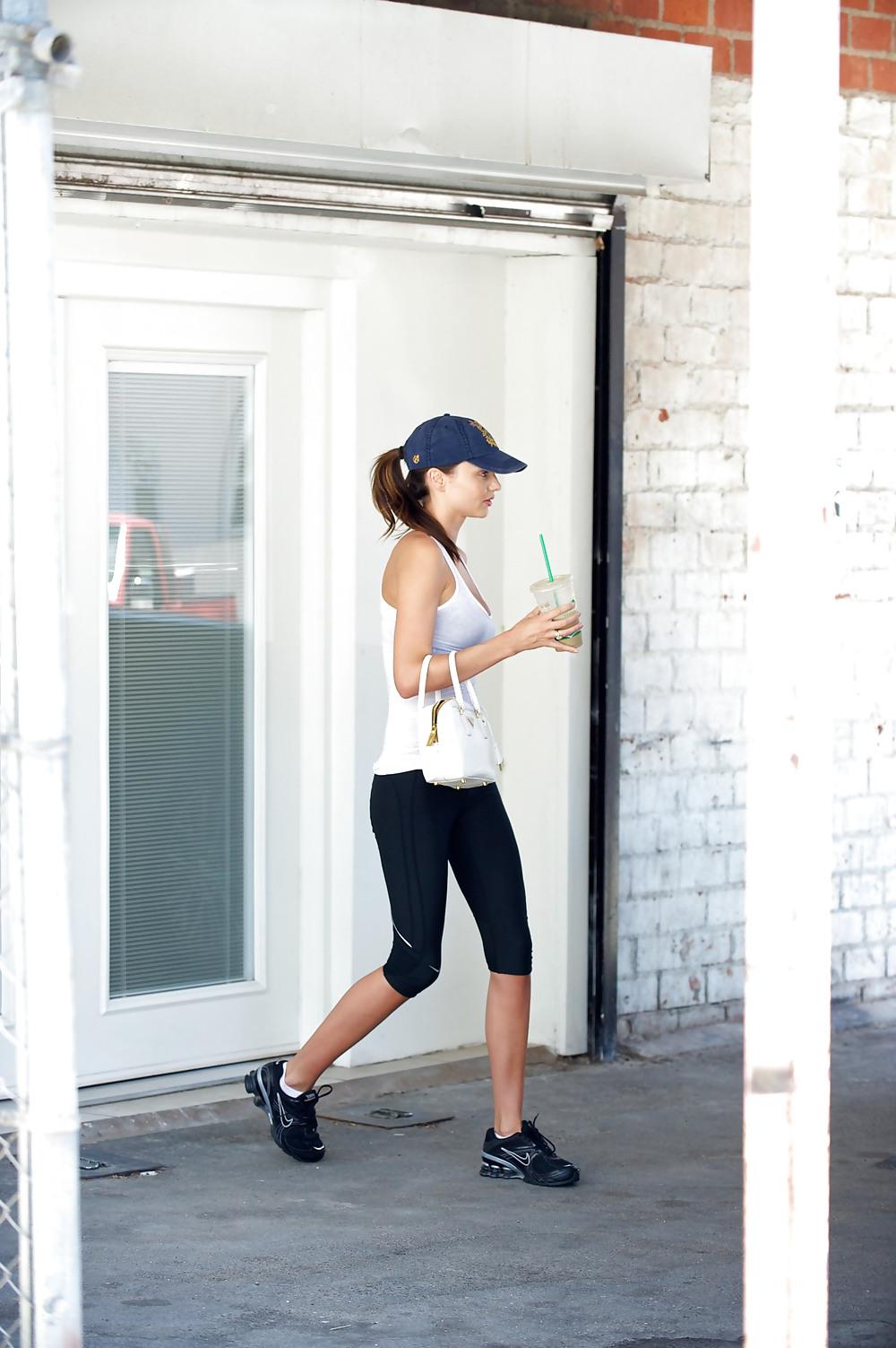 24P Miranda Kerr in tights leaving a gym in Hollywood