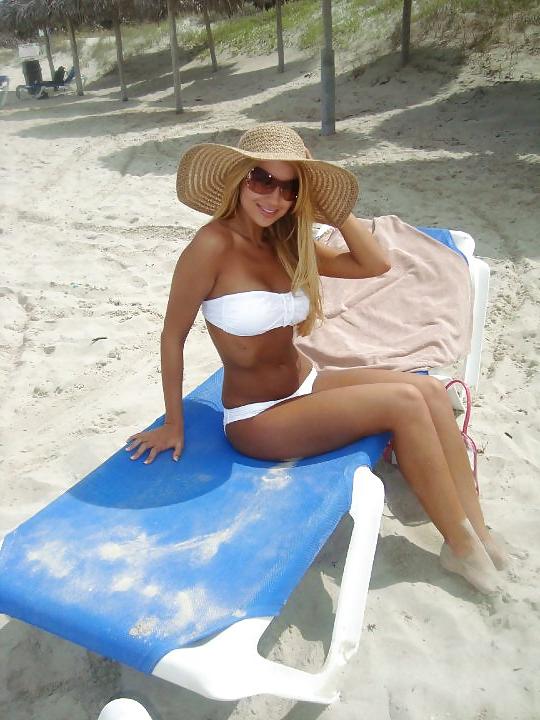 25P Sexy beach girls 02