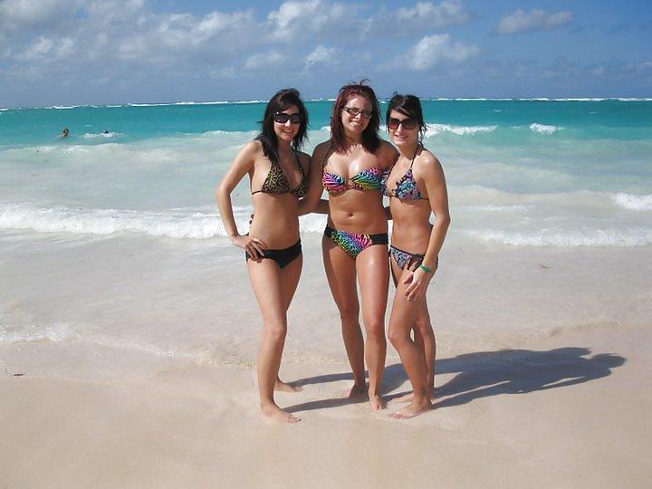 25P Sexy beach girls 02