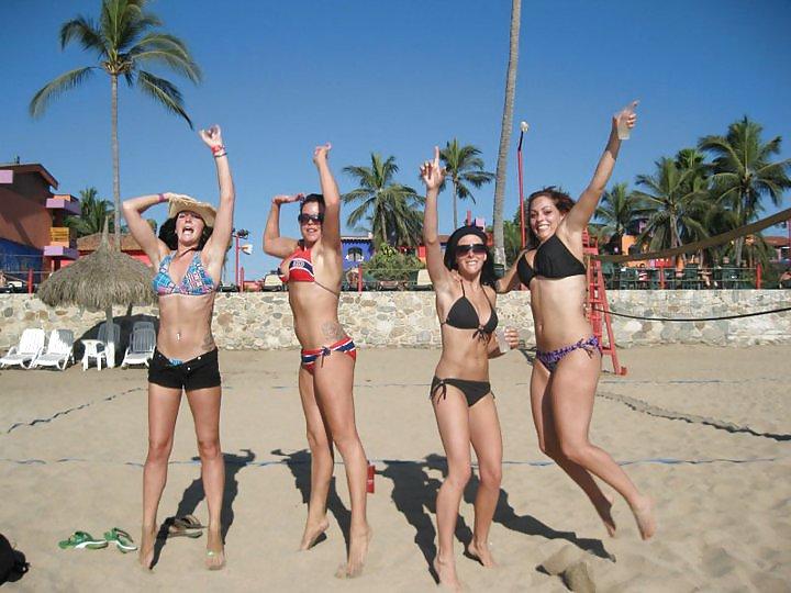 25P Sexy beach girls 02