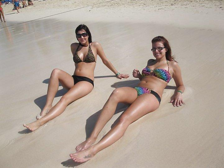 25P Sexy beach girls 02
