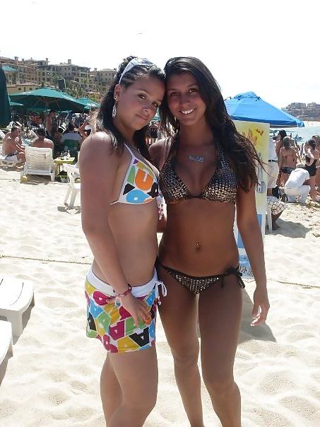 25P Sexy beach girls 02