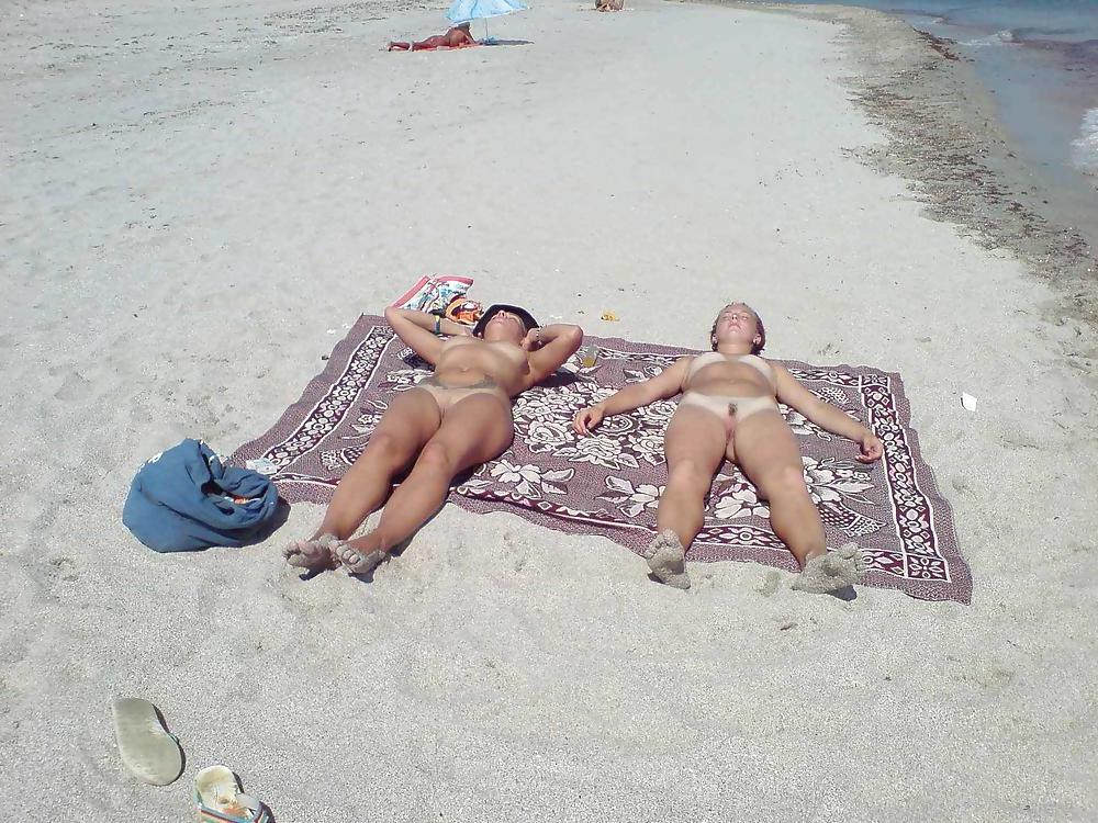 25P Love on the beach