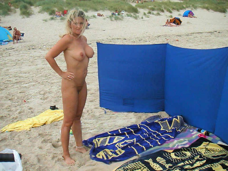 25P More Nude Beach Fun