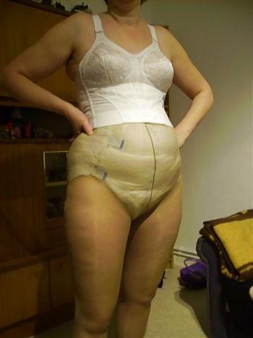 25P Mature Woman: Diaper& Pantyhose