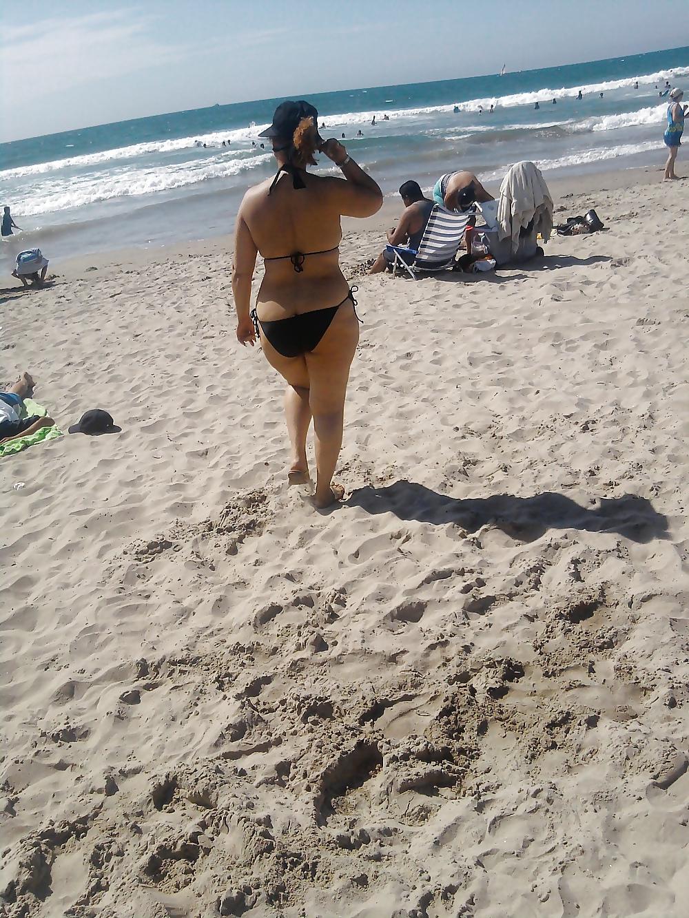 16P Beach mom
