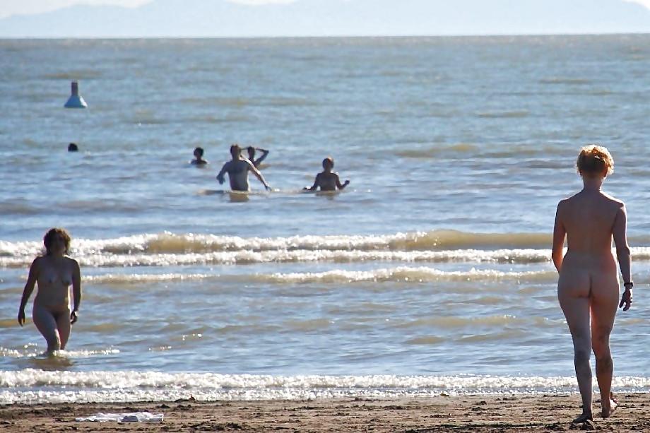 25P Nudist Beach Fun