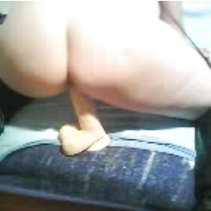 25P Old woman big dildo
