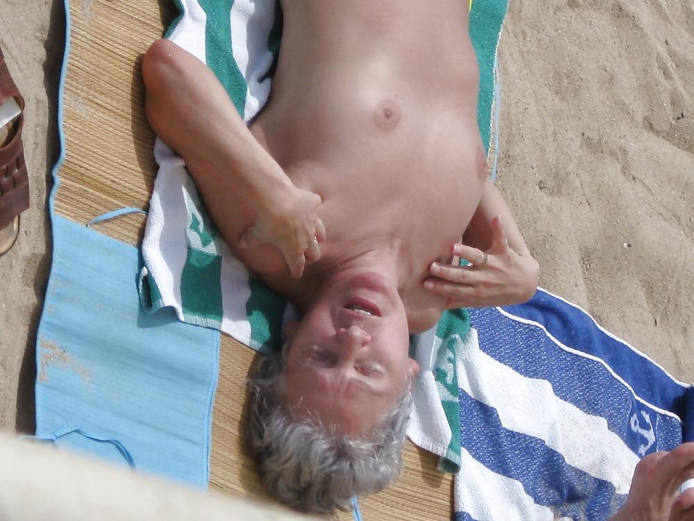 23P Beach babes