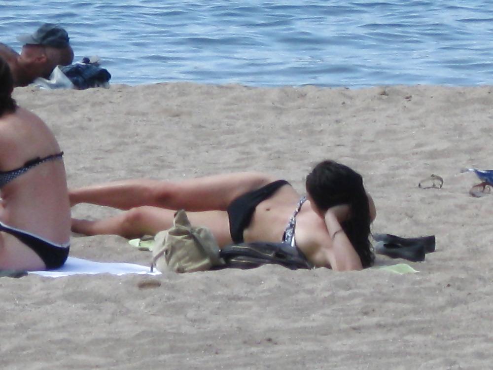 23P Beach babes