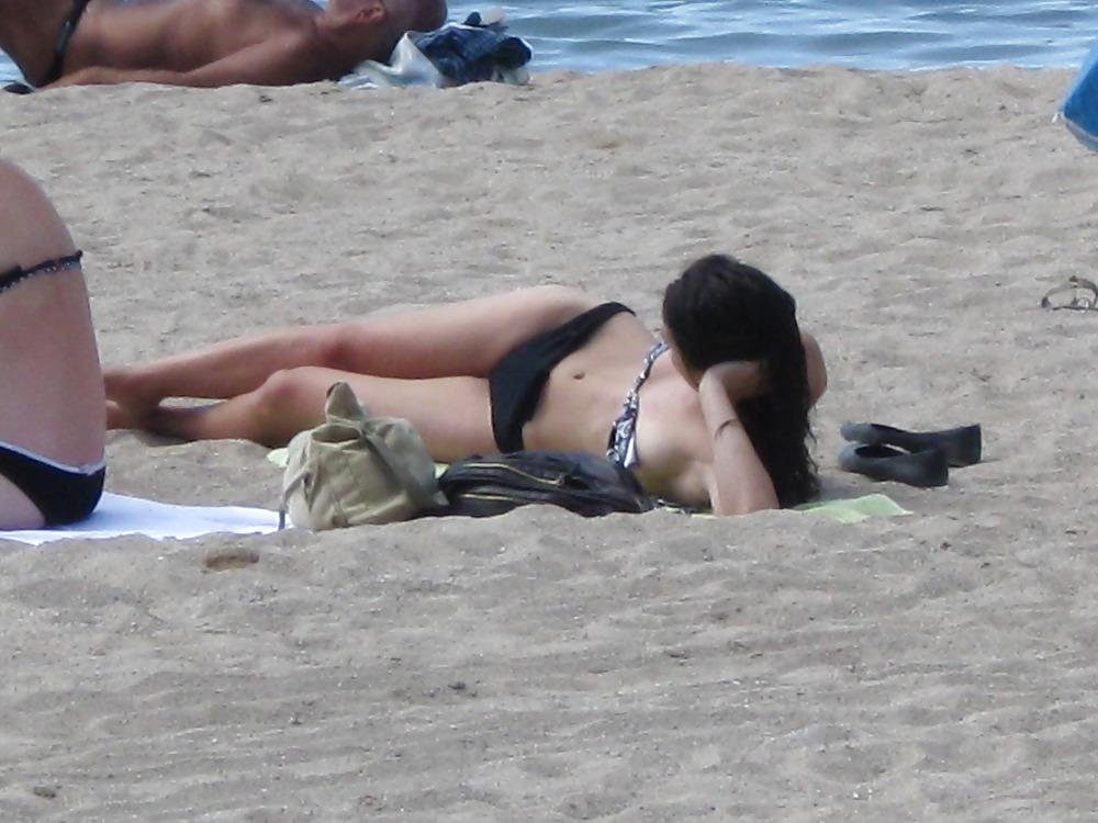 23P Beach babes