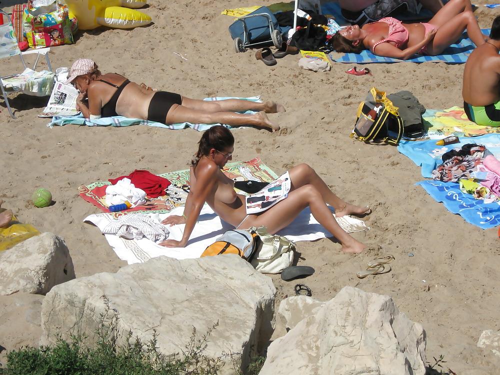 23P Beach babes