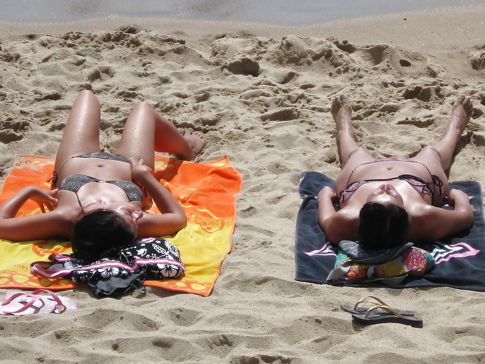 23P Beach babes