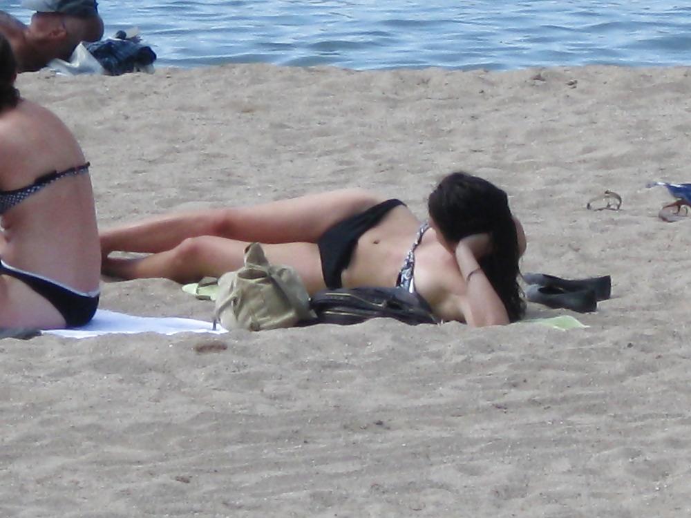 23P Beach babes