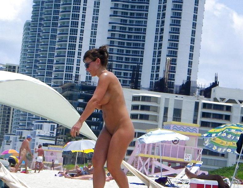 5P Beach Voyeur Gallery