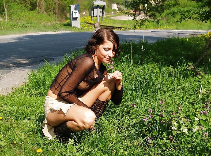 10P Brunette flashing in the road