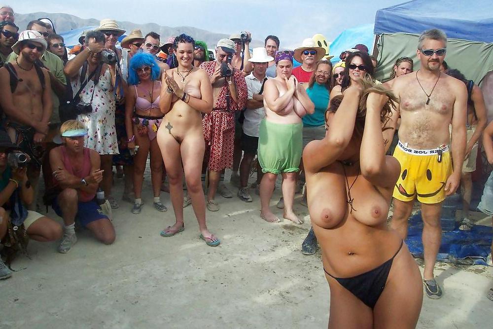 20P Naked beach 124.