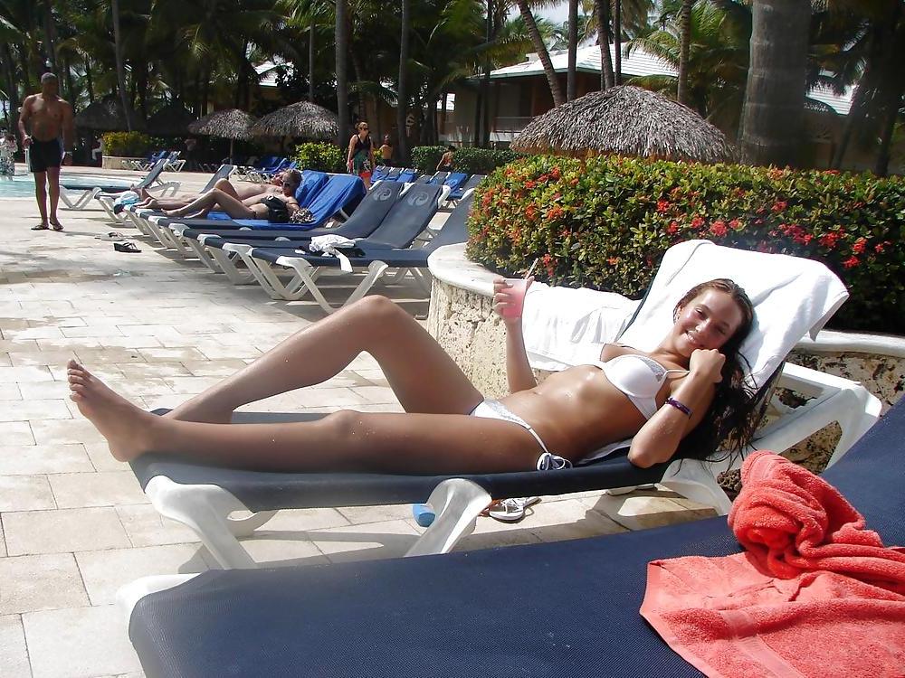 25P Private:  Girlfriend's Topless Vacation