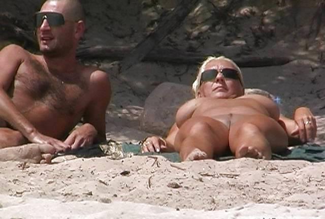 25P Mature Beach Nudists