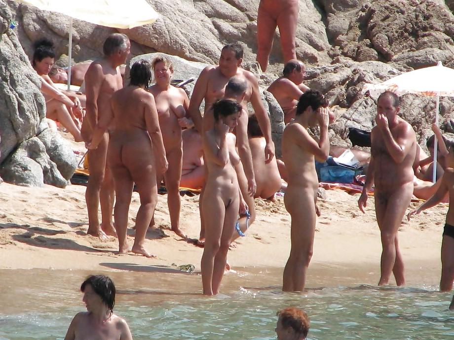 25P Mature Beach Nudists