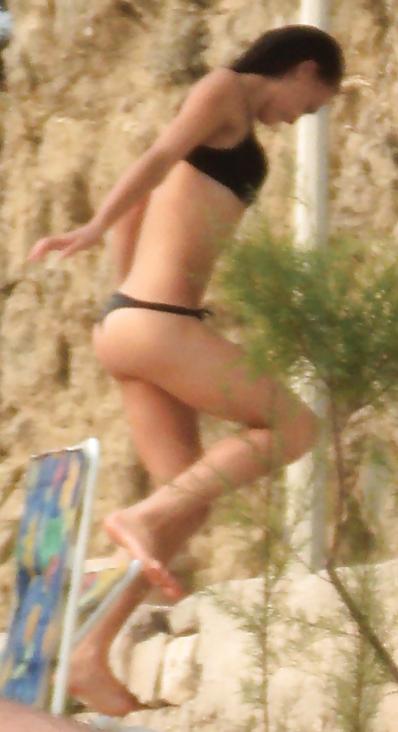 16P Hot Fit Babe am Strand - Schöner Arsch